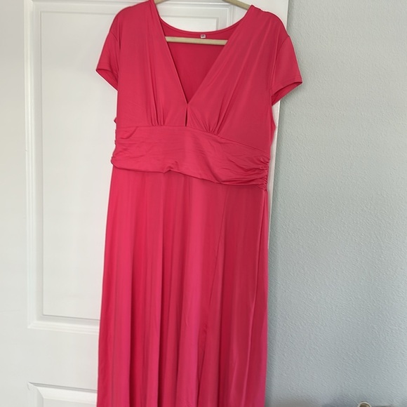 💖 Viral Pink Maxi Dress – Deep V Neck, Short Sleeve, High Slit Flowy Dress - Picture 5 of 5